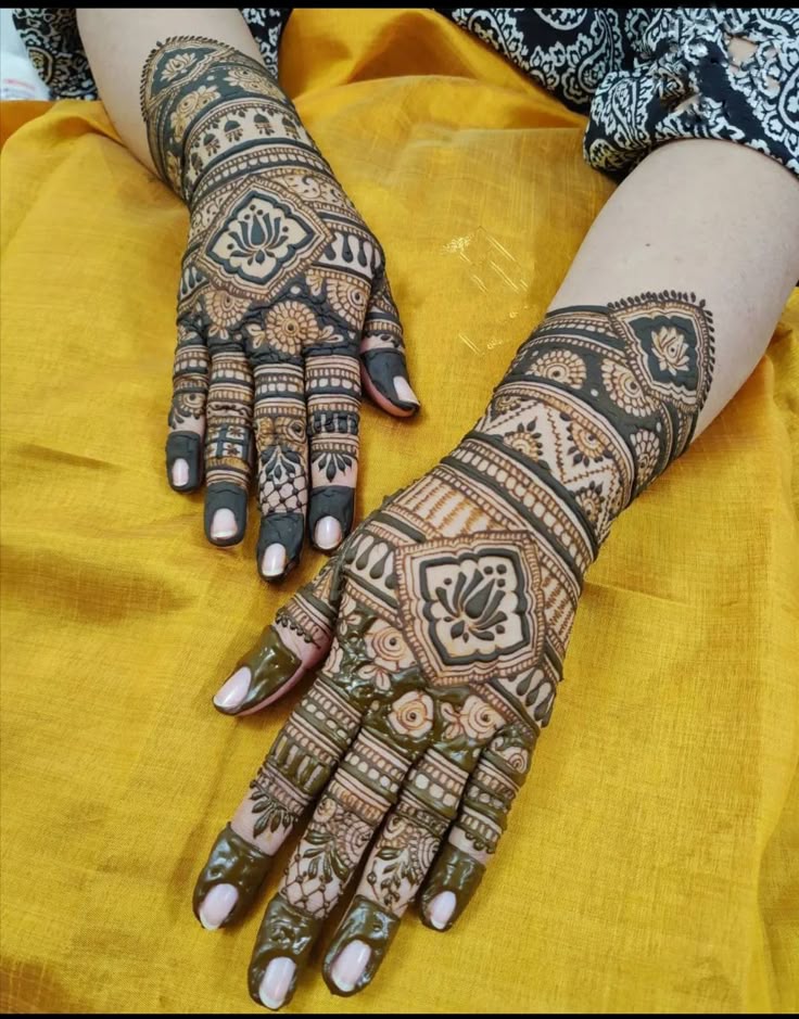 Subhash Mehandi Artist 85953 38741 Address: shop no. 1527, Amrapali Sarees, Tota Ram Bazar, Shanti Nagar, Tri Nagar, New Delhi, Delhi, 110035